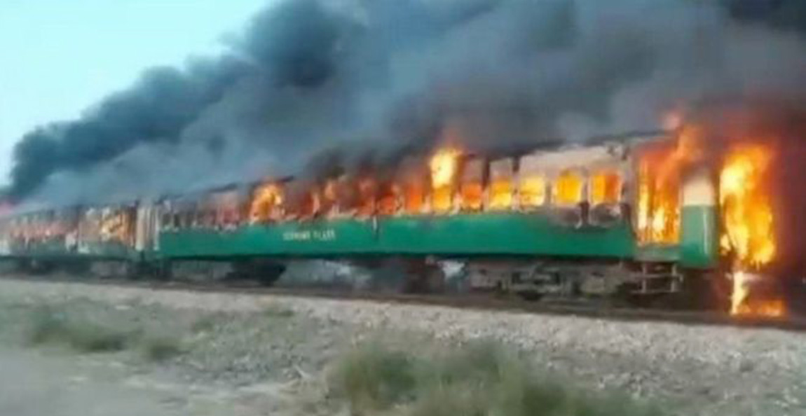 Train-fire-in-Pakistan_20191031064003