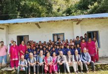 गणेश्रवर आधारभूत प्राथमिक विद्यालयका ३५ जना बिद्दार्थीहरूलाई ट्याकसुट बितरण